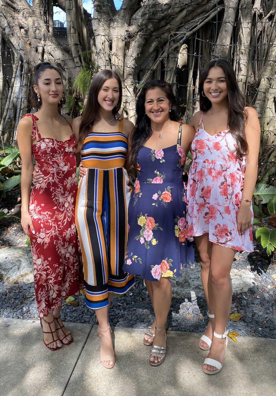 Beautiful Rosa with her beautiful daughters.
